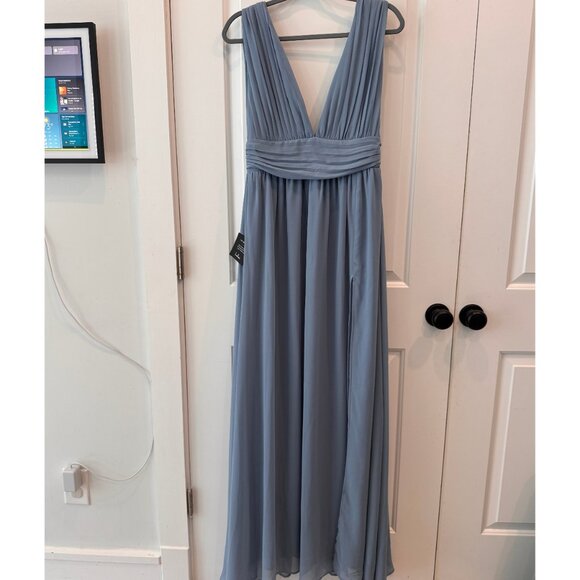 NWT Lulu's Light Blue V Heavenly Maxi Dress Retails $100 Size M - Picture 1 of 6